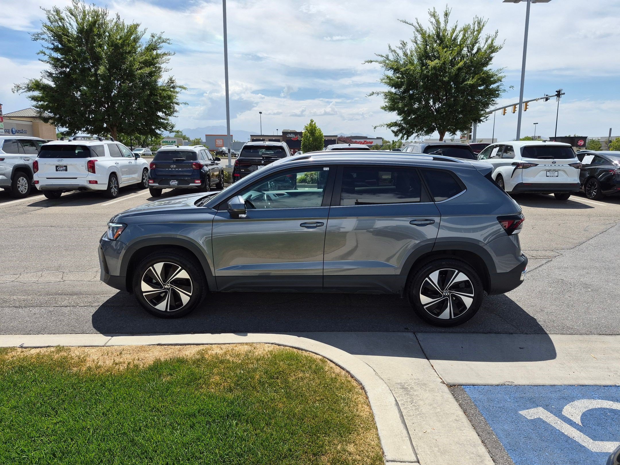 Certified Used 2025 Platinum Gray Metallic Volkswagen SE image 8