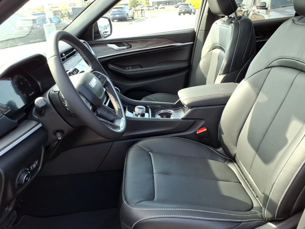 New 2027 High-Gloss Black Paint Jeep Limited Reserve image 8