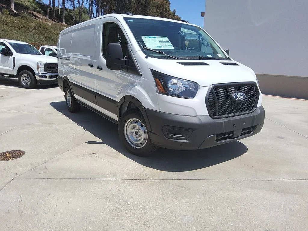 New 2026 Oxford White Ford Base image 3