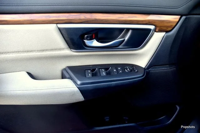 Used 2018  Honda EX image 9