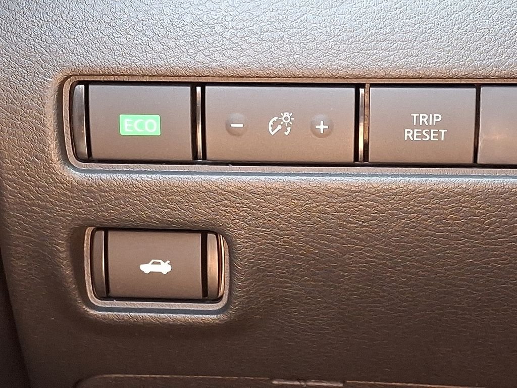 Used 2023  Nissan SV image 25