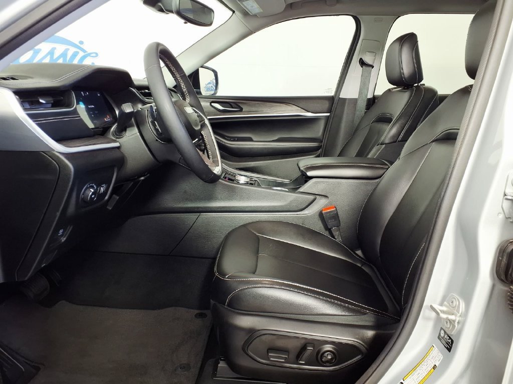 Used 2024 Silver Zynith Jeep Limited image 7