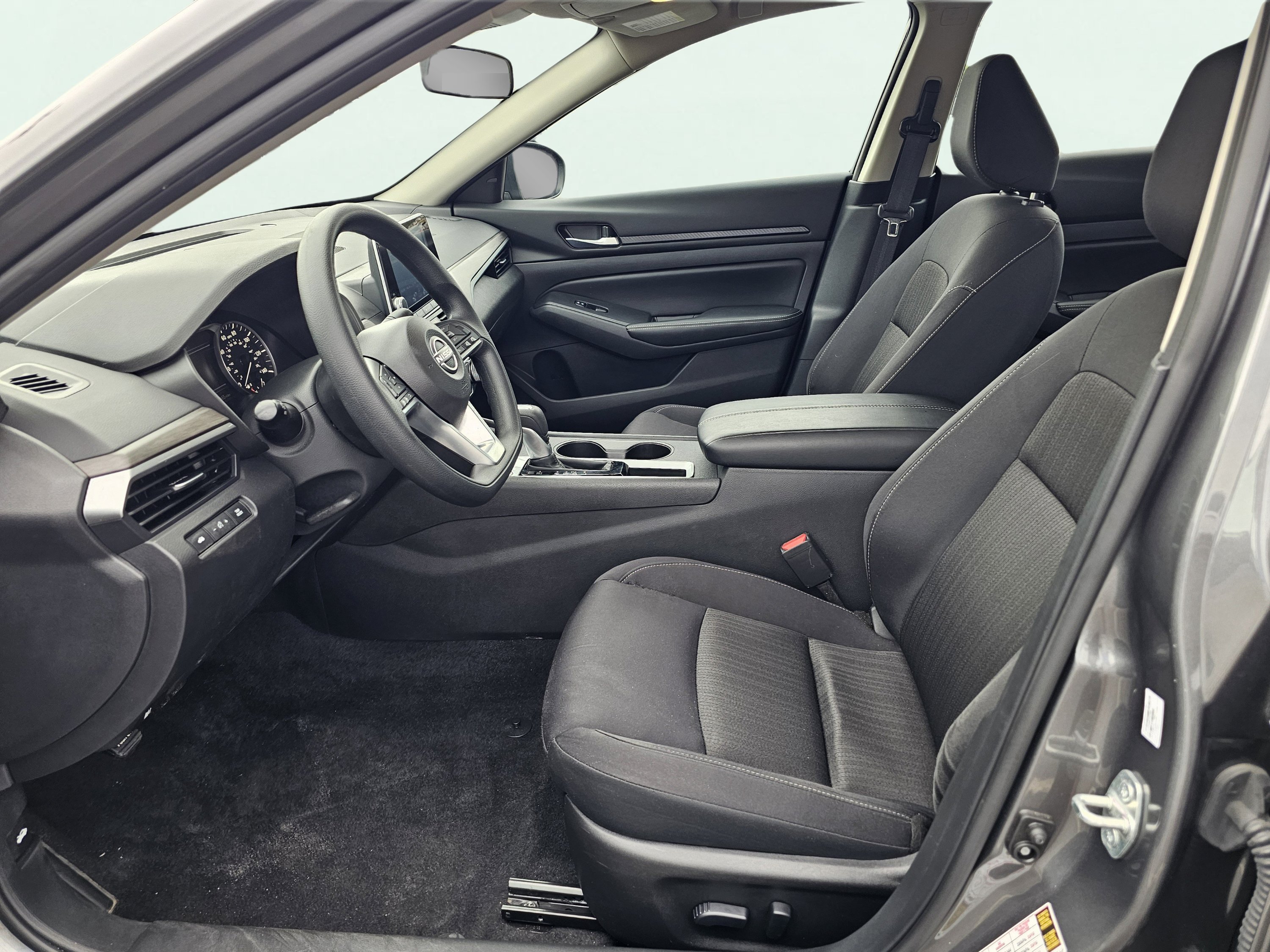 2025 Nissan Altima SV - Photo 14