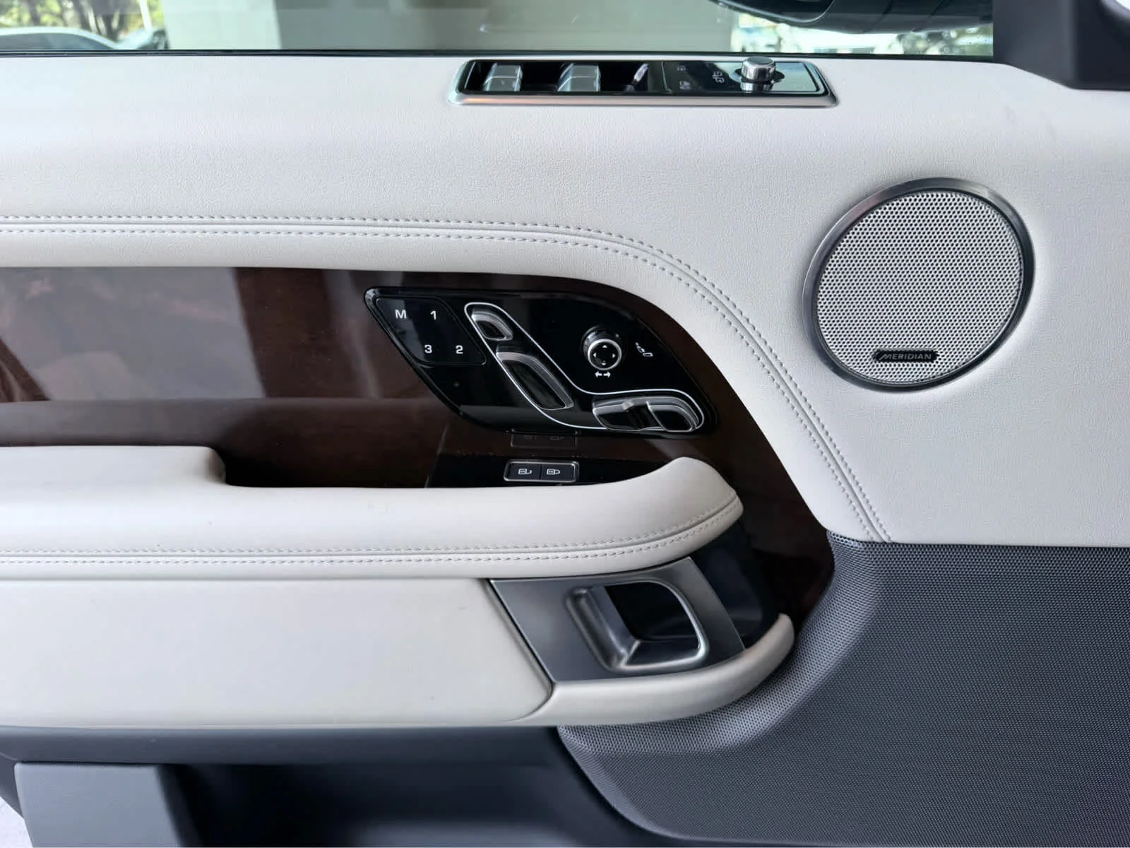 Used 2021  Land Rover Westminster image 22