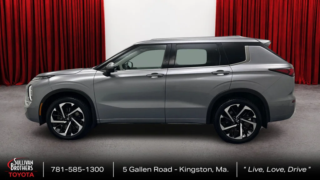 Used 2023 Gray Mitsubishi SEL Black Edition image 8