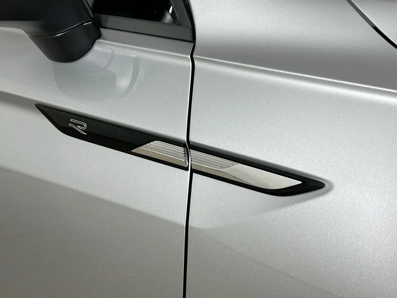 Used 2024 Silver Volkswagen  image 9