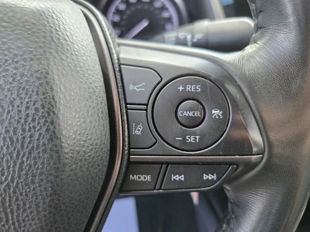 Used 2022 White Toyota SE image 31
