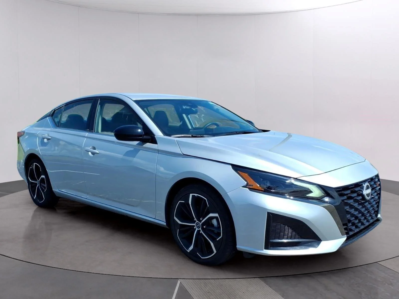 Used 2025 Brilliant Silver Metallic Nissan SR image 7