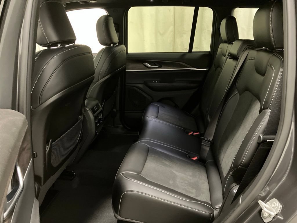 New 2026 Baltic Gray Metallic Clear-Coat Exterior Paint Jeep Laredo Altitude image 16