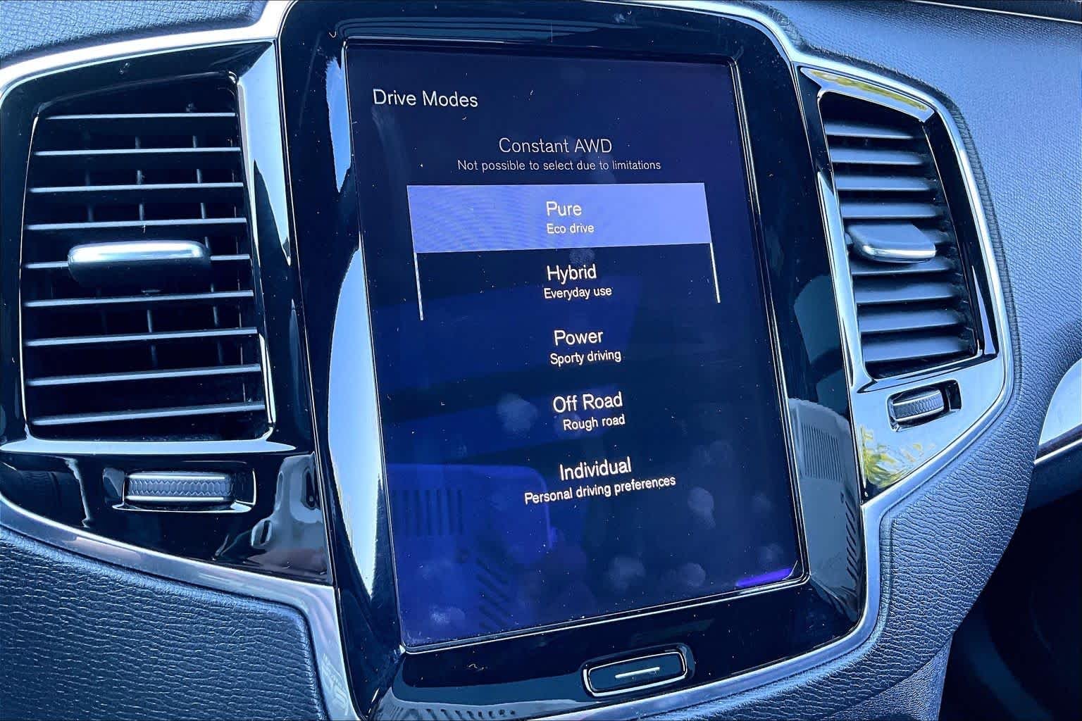 Used 2017 Magic Blue Metallic Volvo Inscription image 34