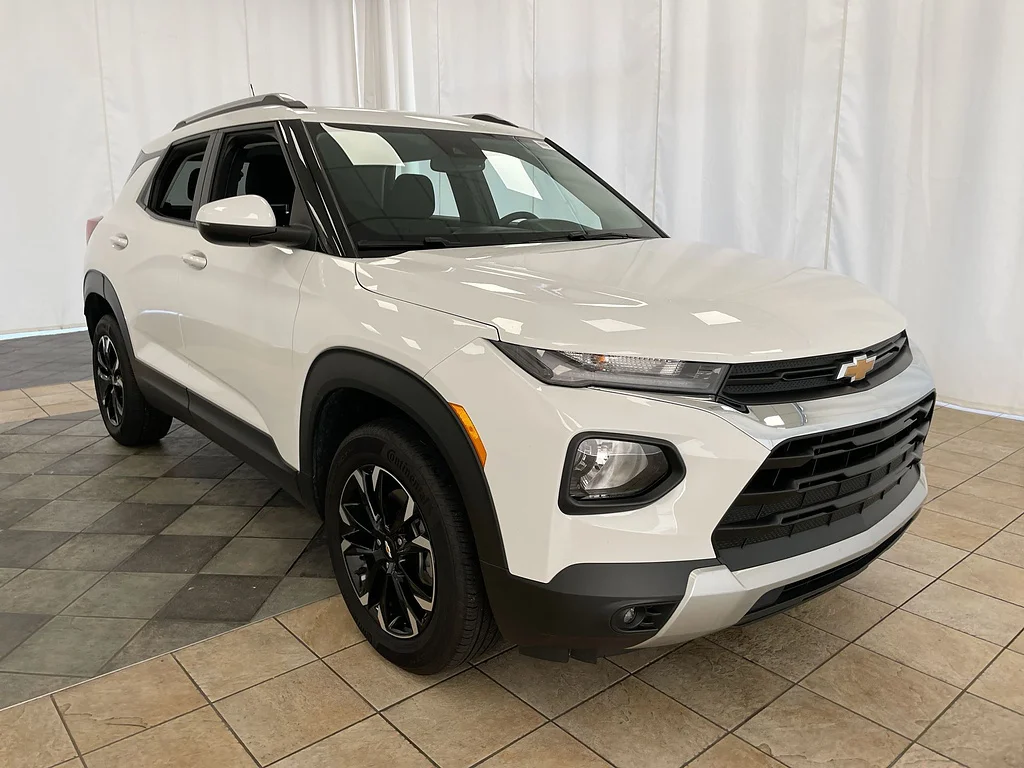 Used 2023 Summit White Chevrolet LT image 33