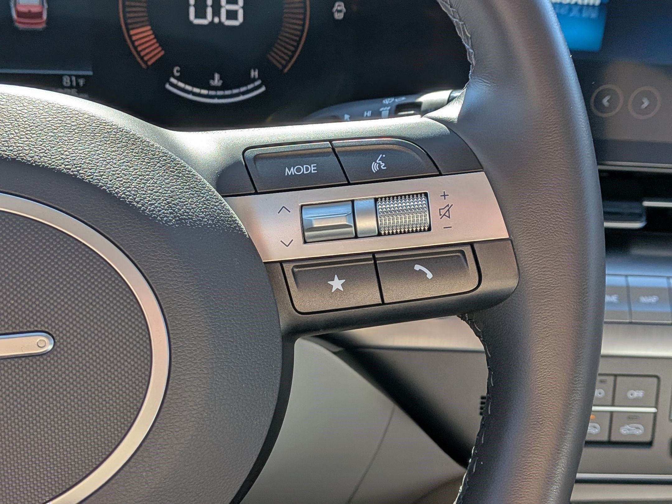 2025 Hyundai Kona SEL - Photo 16