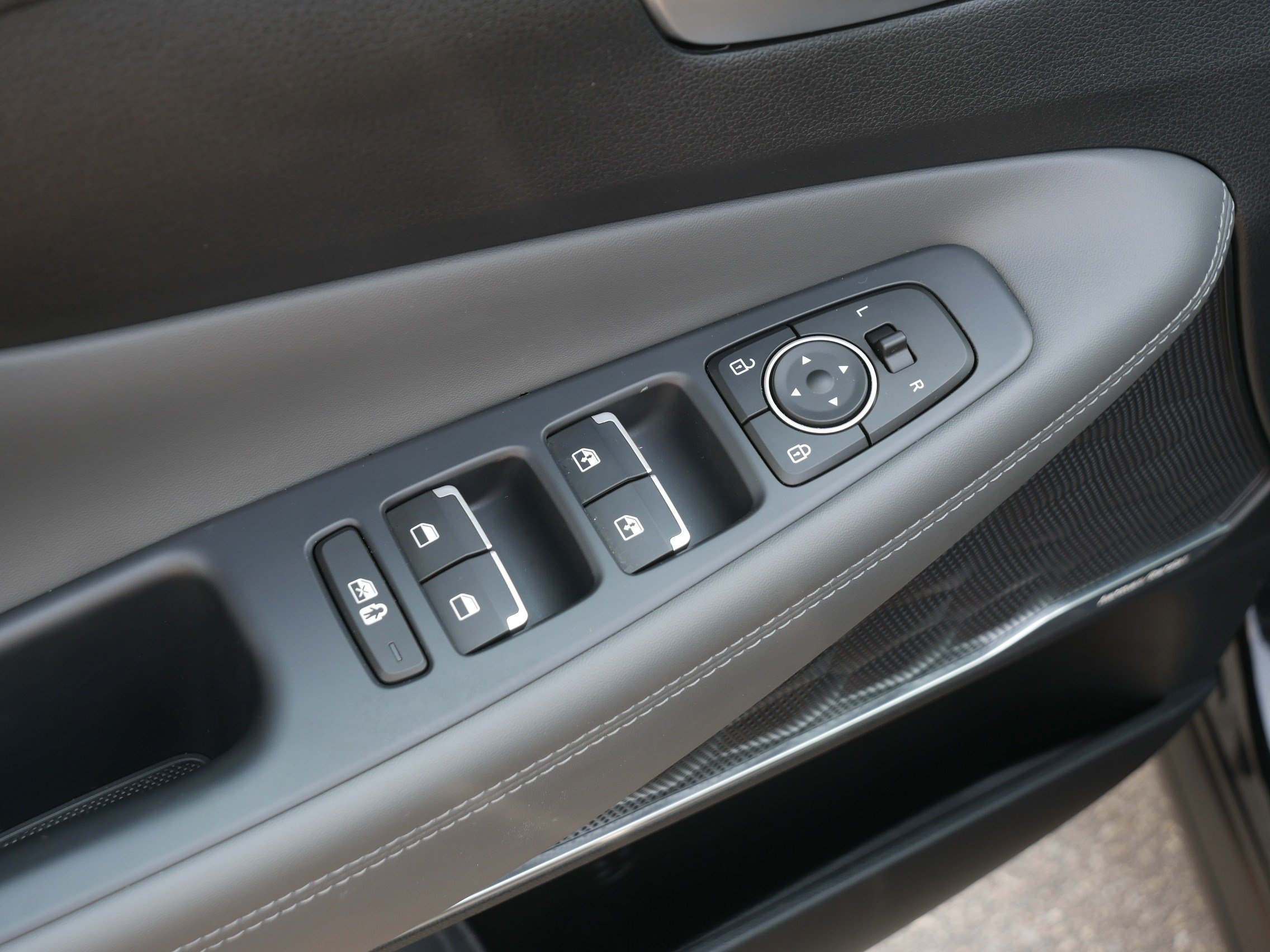 Certified Used 2023 Twilight Black Hyundai SEL image 19