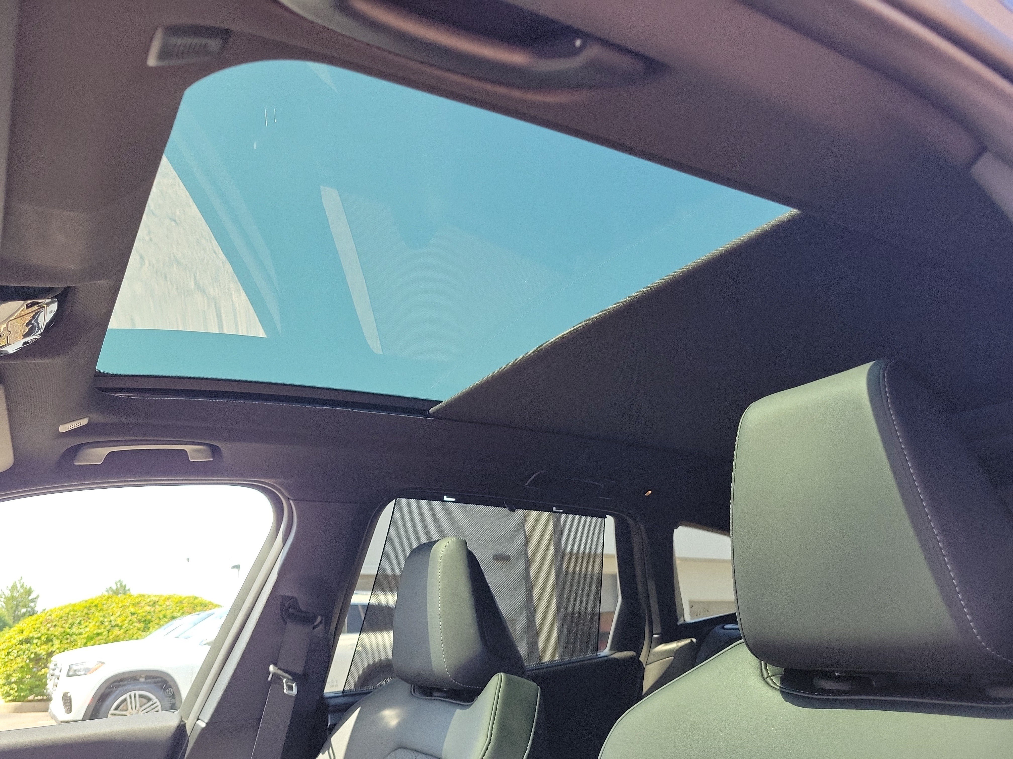 Used 2025 Blue BMW M50 xDrive image 34