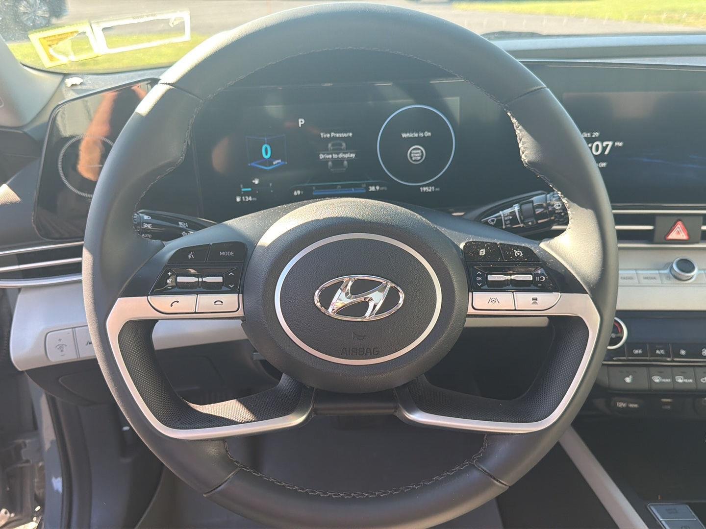 Used 2023 Electric Shadow Hyundai Limited image 18