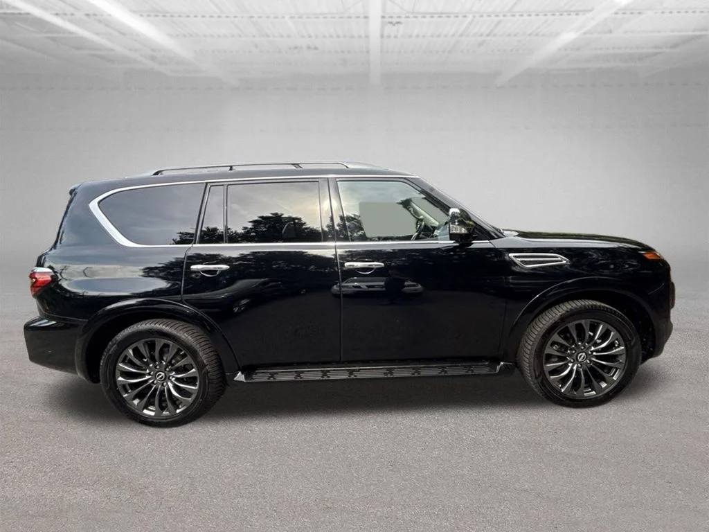Used 2023 Black Nissan Platinum image 4