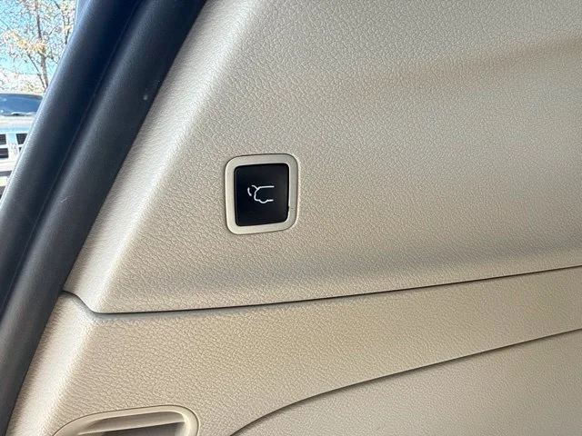 Used 2020 Silver Chrysler Limited image 20