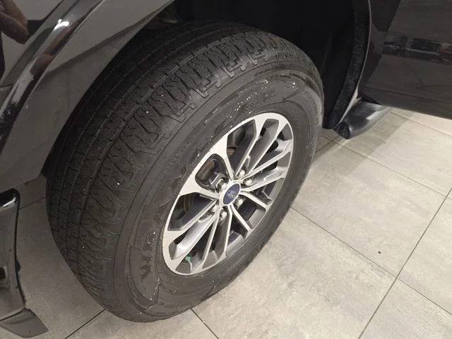 Used 2020 Agate Black Metallic Ford XLT image 37