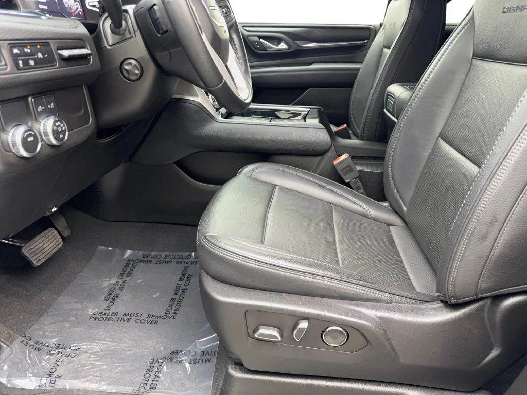 Used 2024 White GMC Denali image 29