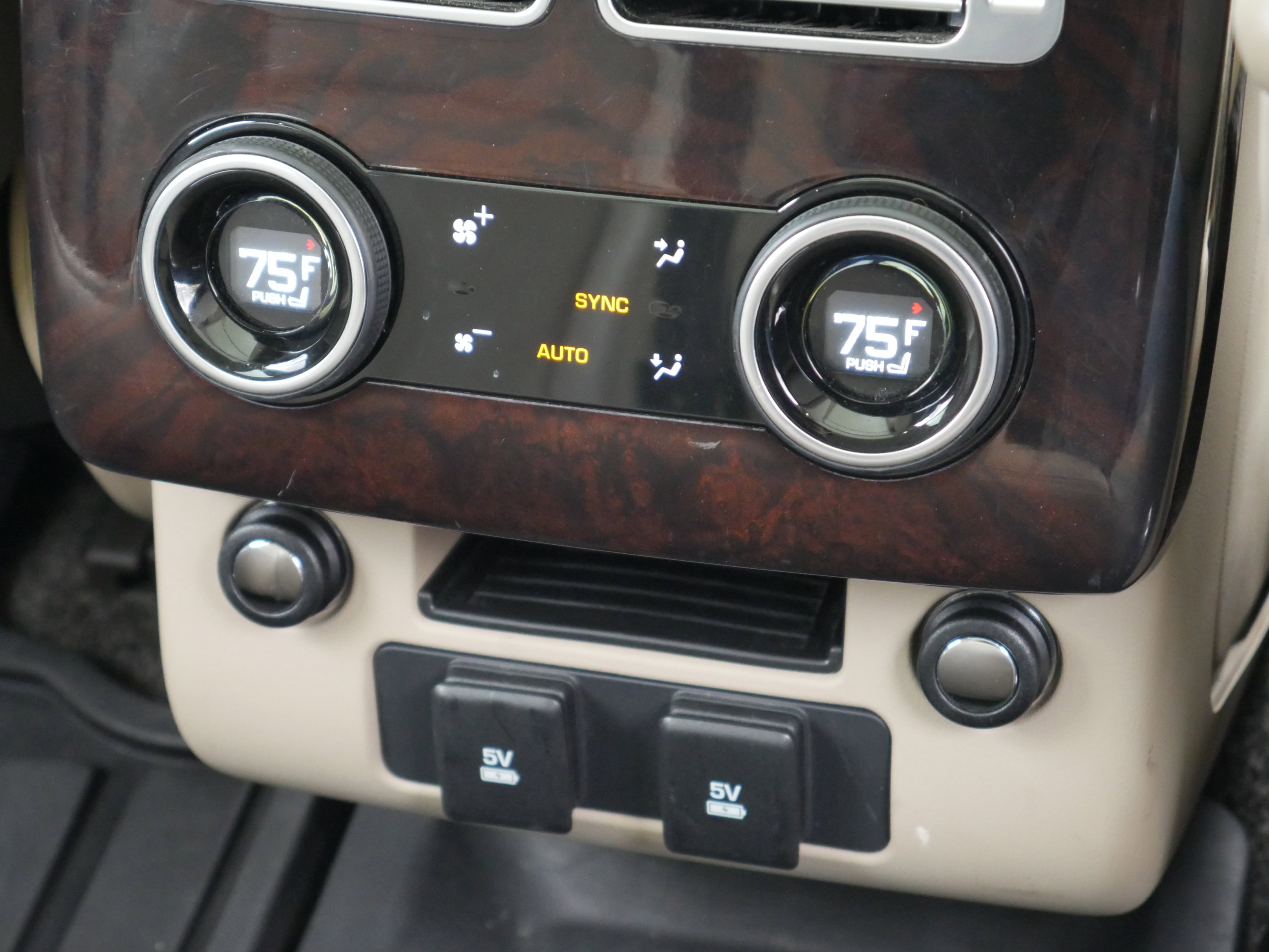 Used 2019 Fuji White Land Rover  image 37