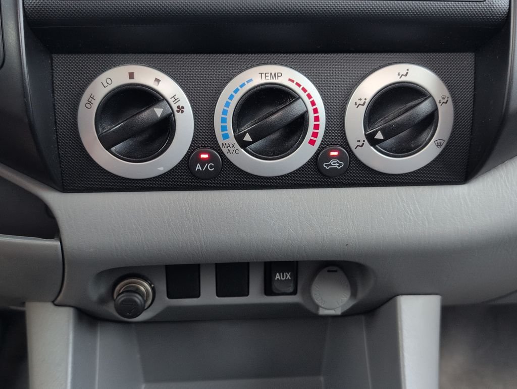 Used 2009 Silver Toyota Base image 17