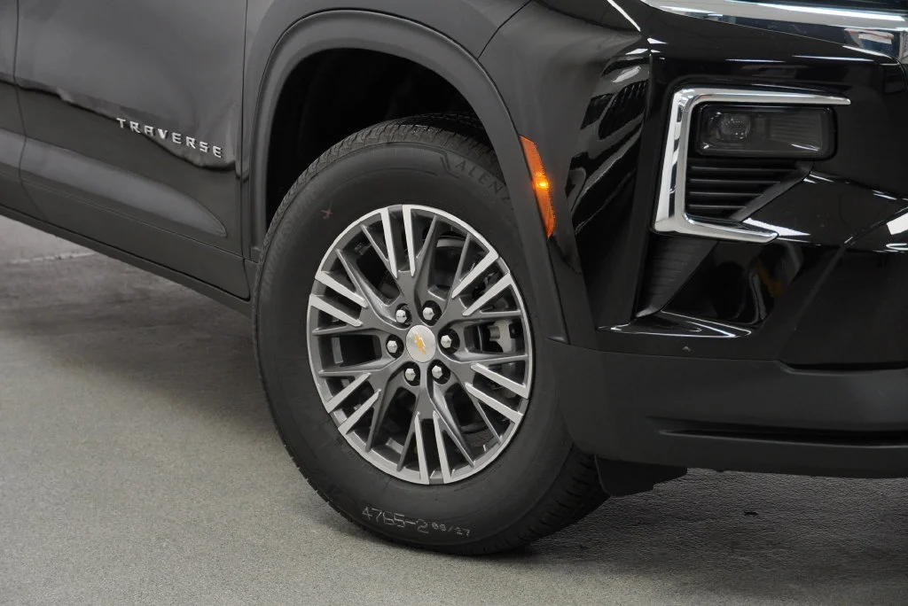 New 2027 Mosaic Black Metallic Chevrolet LT image 9