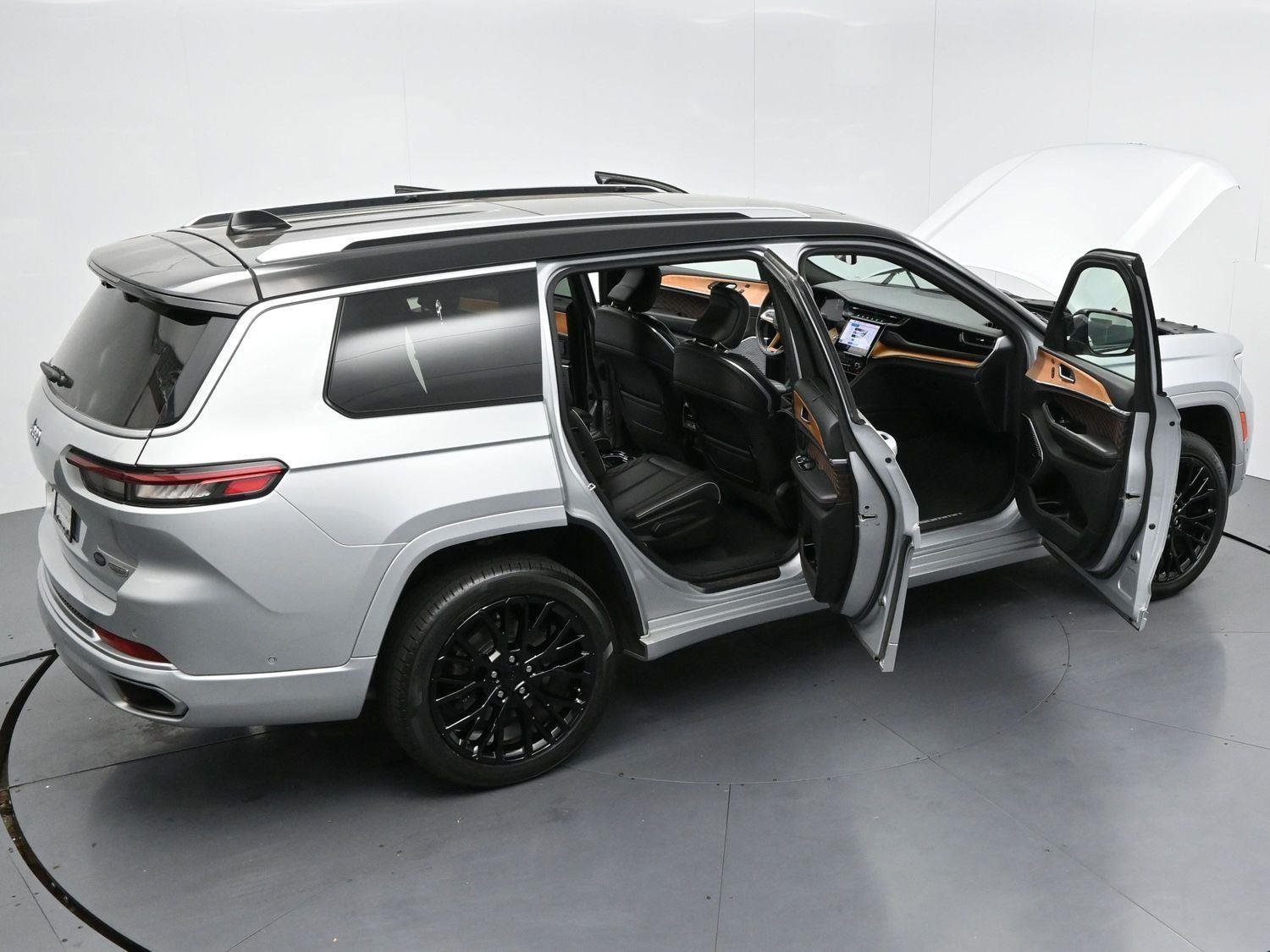 Used 2023 Silver Zynith Jeep Summit Reserve image 38