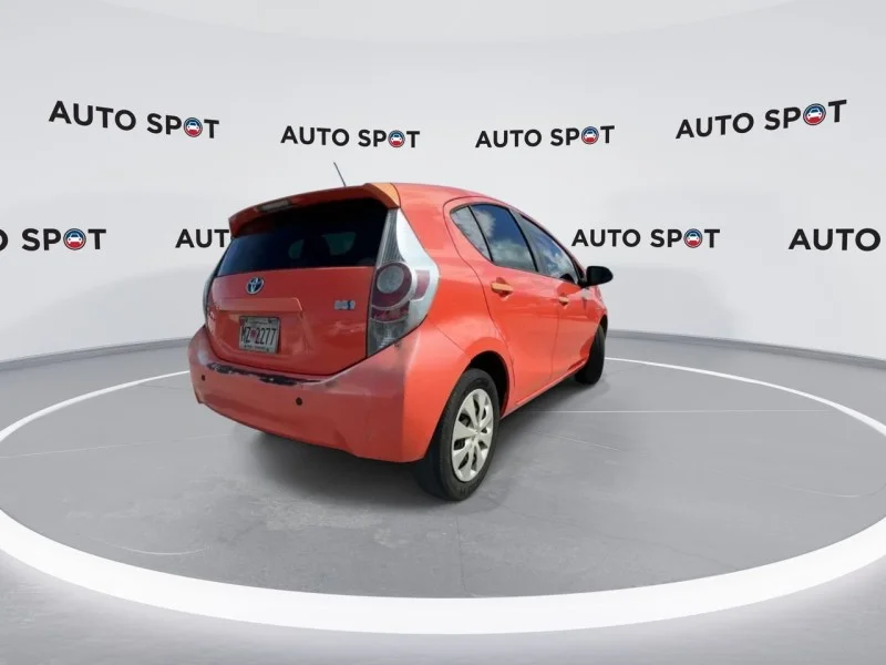 2014 Toyota Prius c One - Photo 8