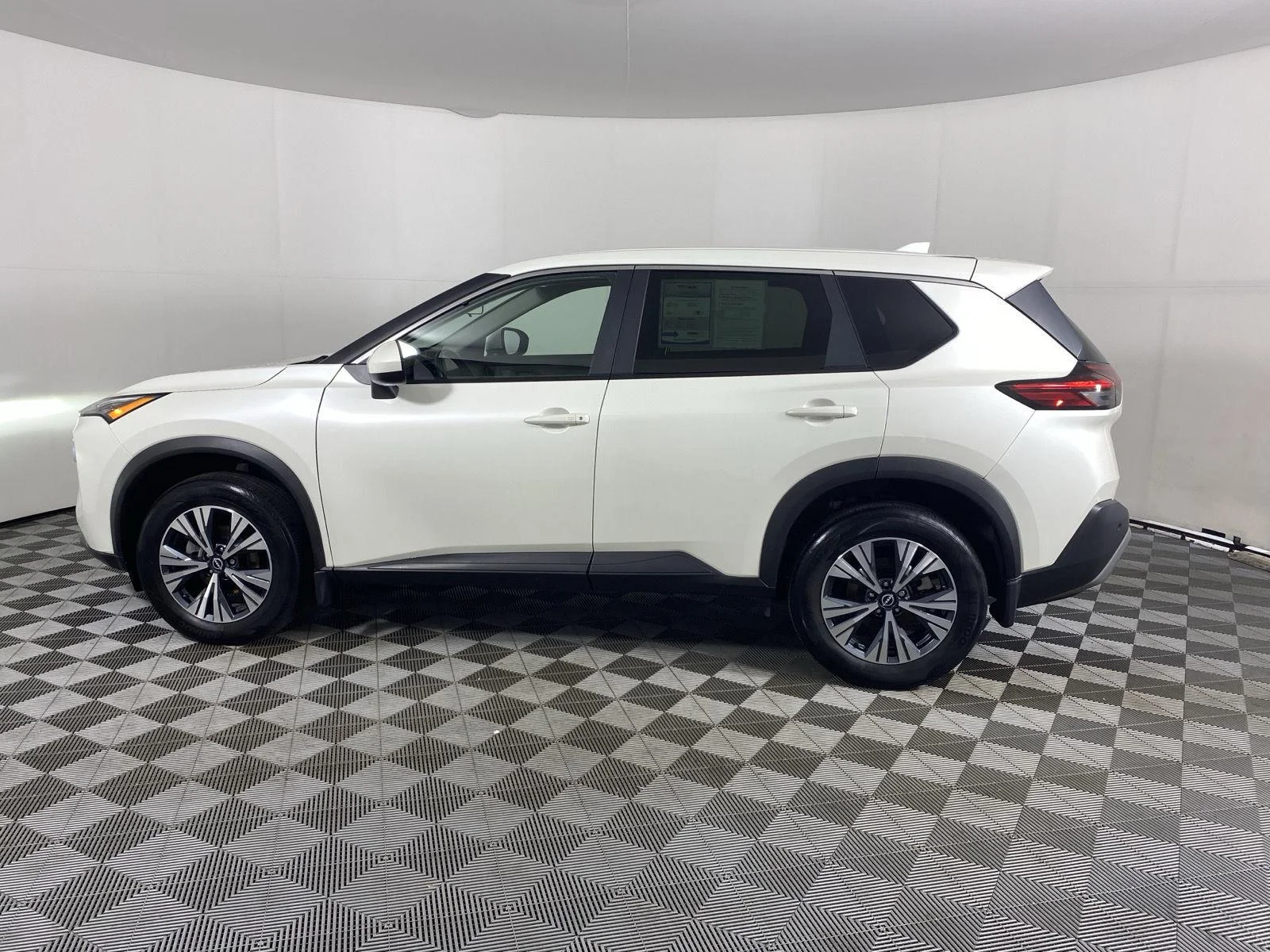 Used 2023 Pearl White Tricoat Nissan SV image 4