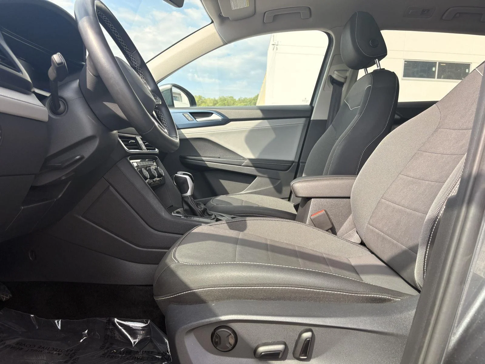 Certified Used 2024 GRAY Volkswagen SE image 4