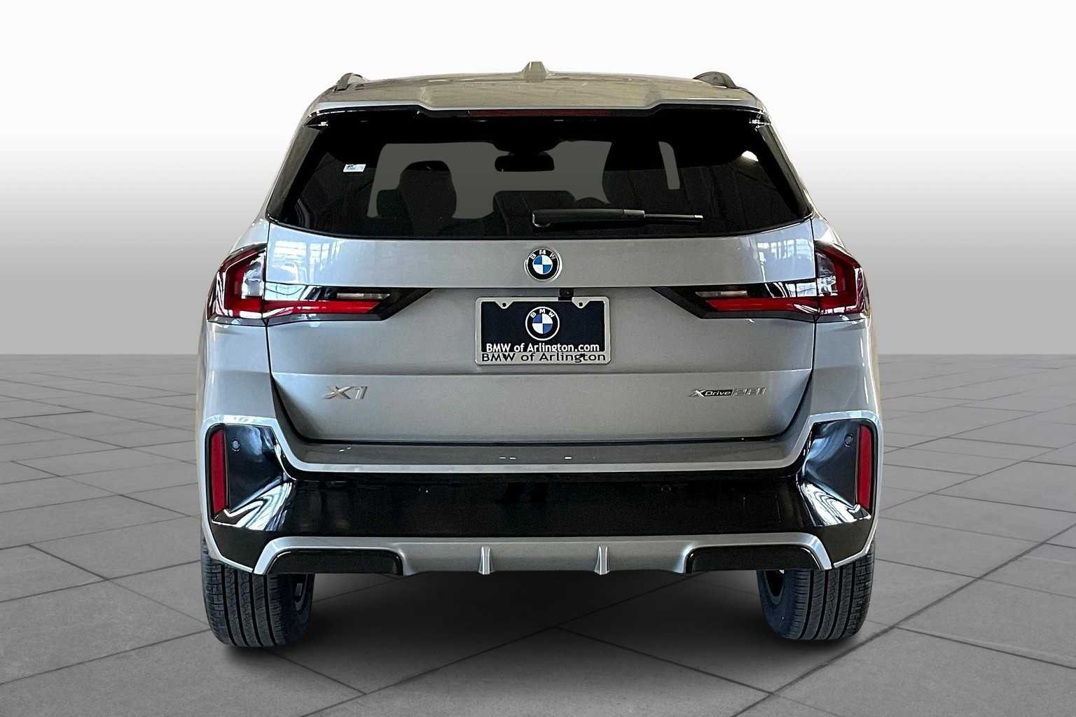 Used 2026 Space Silver Metallic BMW xDrive28i image 4