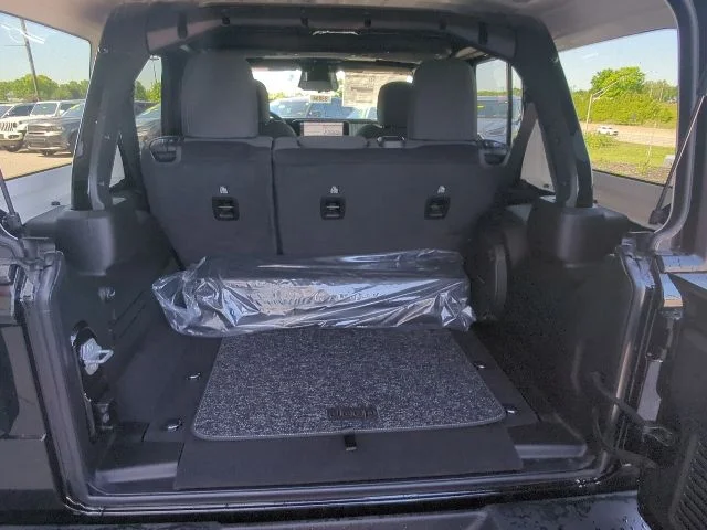 New 2026 Black Clear-Coat Exterior Paint Jeep 85th Anniversary Edition image 33