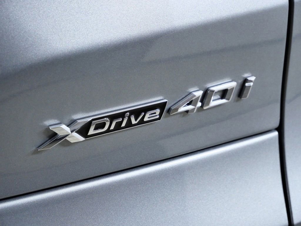Used 2026 Skyscraper Grey Metallic BMW xDrive40i image 13