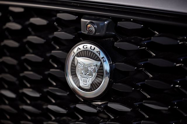 2026 Jaguar F-Pace R-Dynamic S - Photo 9