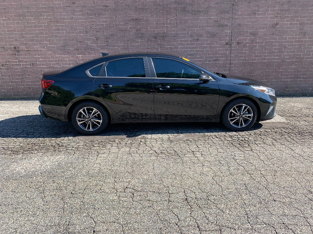 Used 2023 Aurora Black Kia LXS image 6