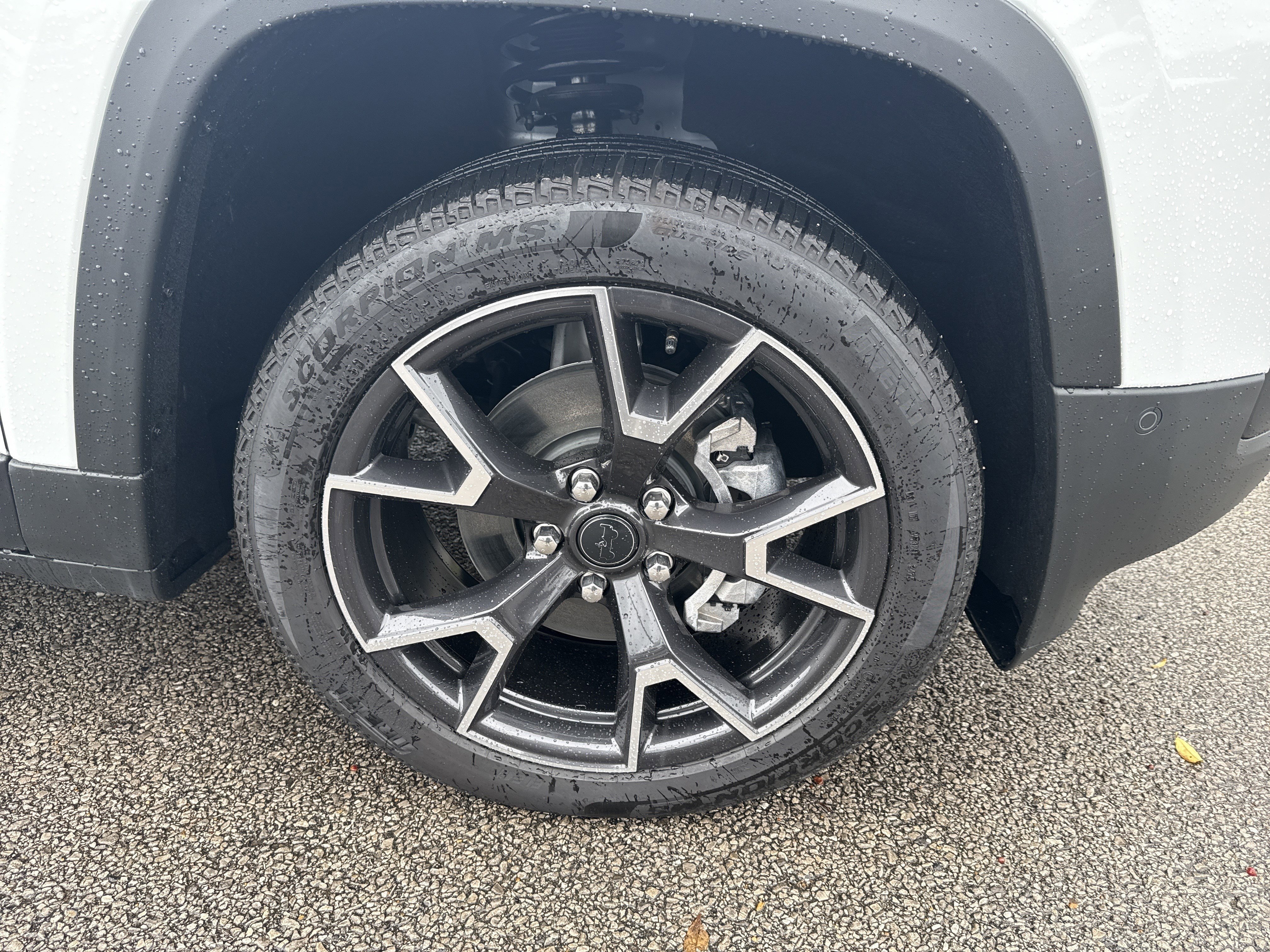 New 2026 Bright White Clear-Coat Exterior Paint Jeep Overland image 14