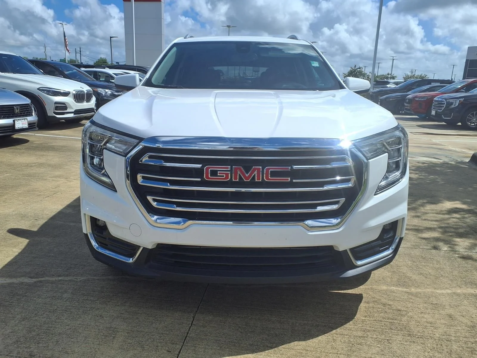 Used 2024 White GMC SLT image 5