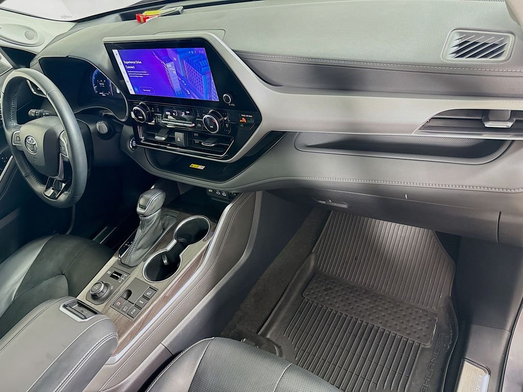 Used 2023 Magnetic Gray Metallic Toyota Platinum image 32