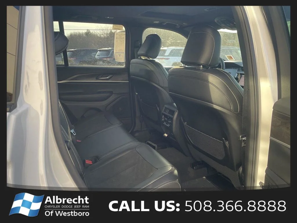 New 2026 Bright White Clear-Coat Exterior Paint Jeep Altitude image 13