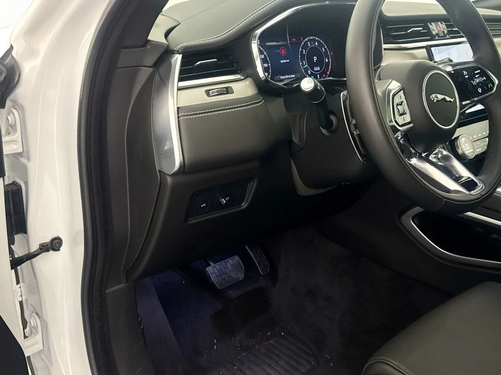 2026 Jaguar F-Pace R-Dynamic S - Photo 9