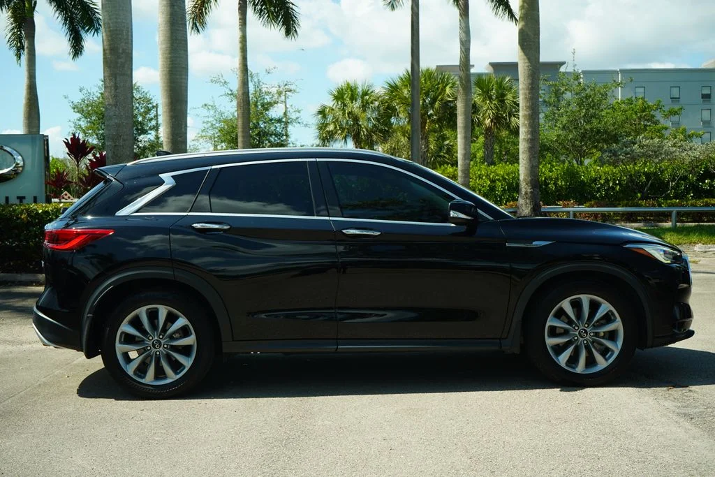 Used 2021 Black INFINITI LUXE image 12