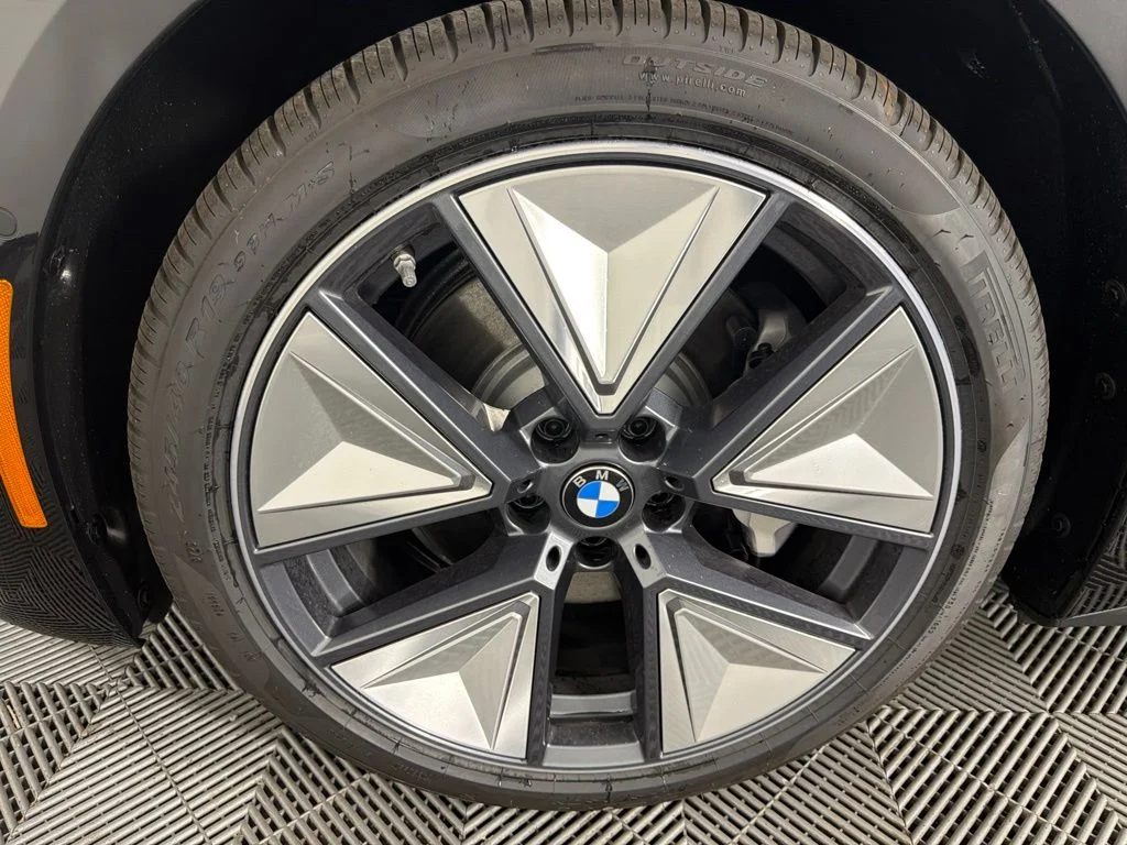 Used 2026 Black Sapphire Metallic BMW xDrive40 image 10