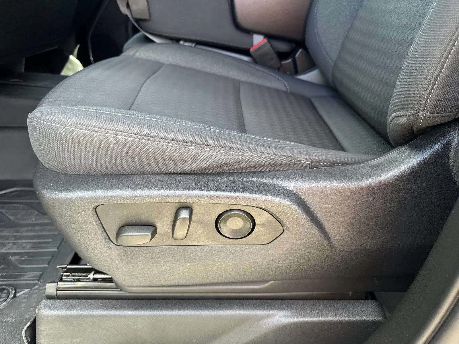 Used 2023 TITANIUM RUSH METALLIC GMC Elevation image 11