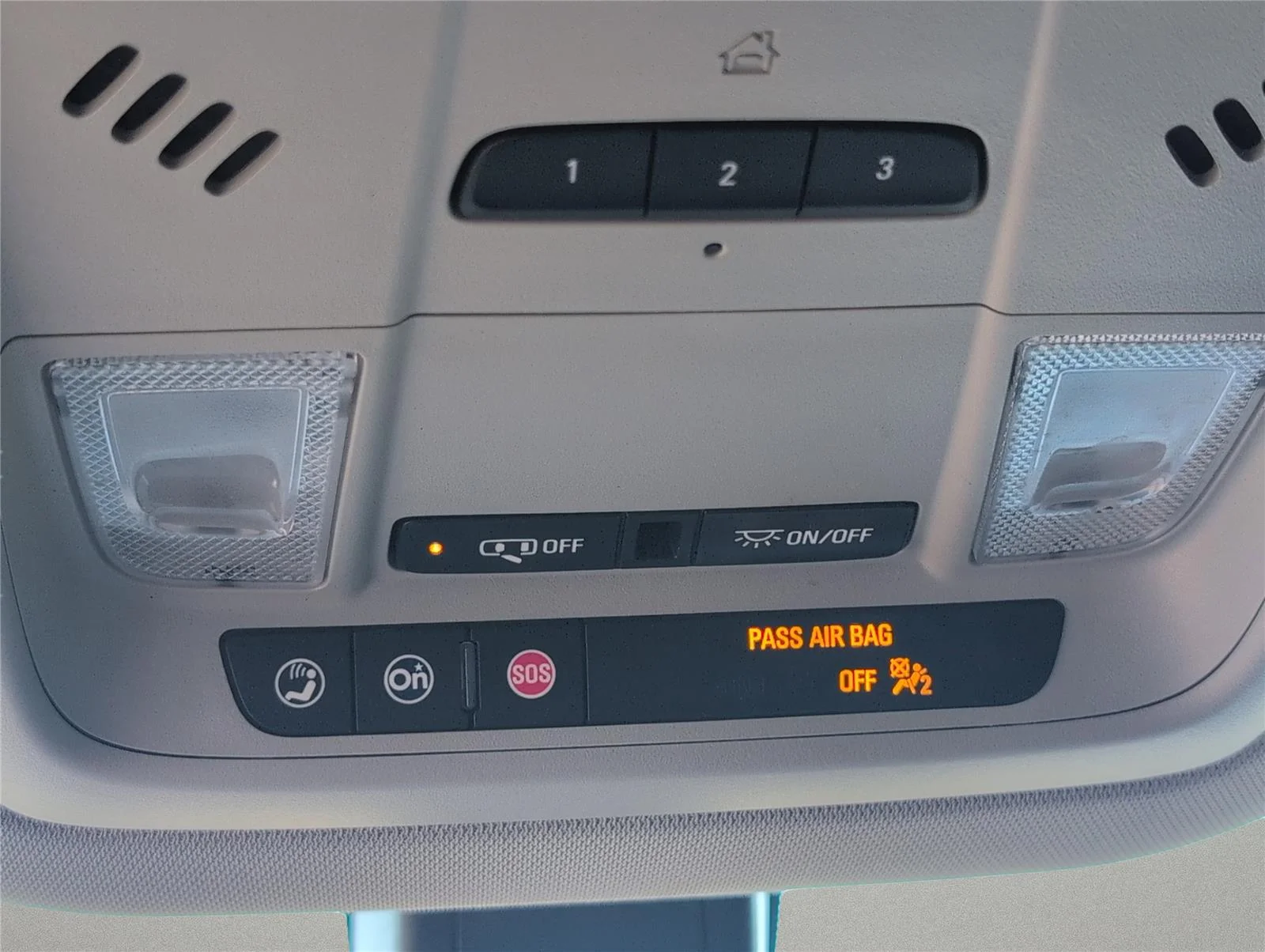 Used 2020 Summit White Buick Essence image 18