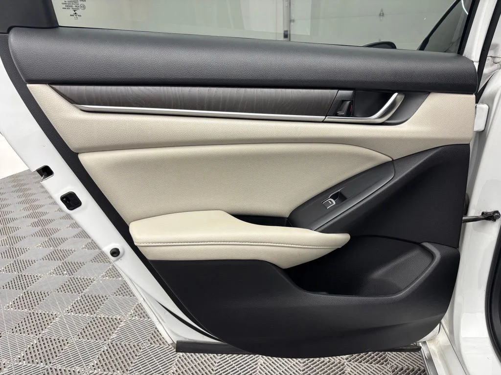 Used 2021  Honda EX-L image 33