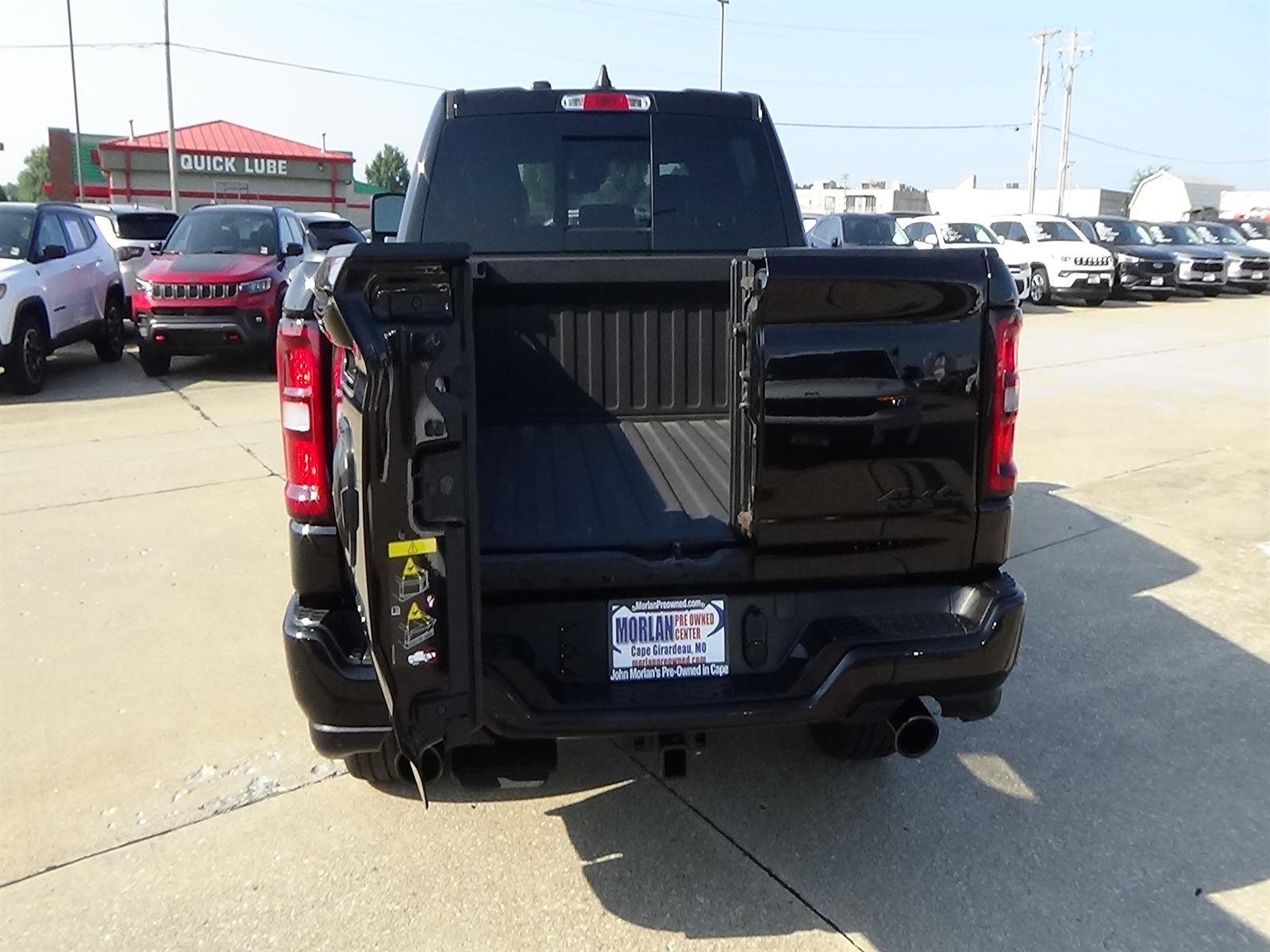 Used 2025 Diamond Black Crystal Pearl Coat (pxj) RAM Laramie image 11