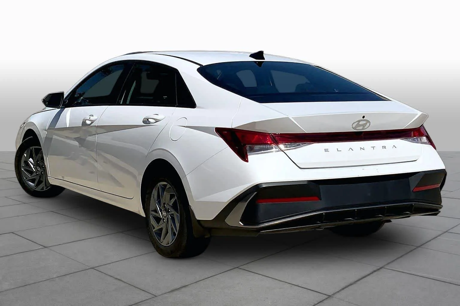 Used 2024 Serenity White Hyundai SEL image 12