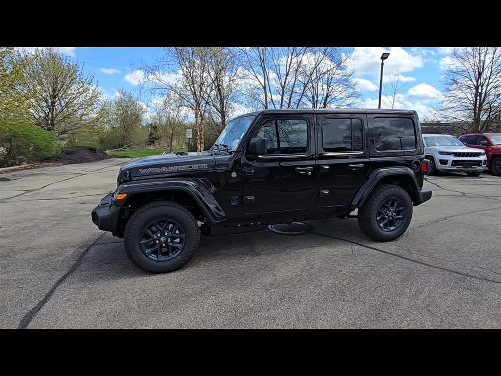New 2026 Black Clear-Coat Exterior Paint Jeep 85th Anniversary Edition image 4