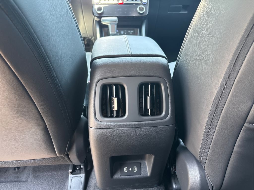 Used 2025 Black Hyundai SEL Convenience image 31