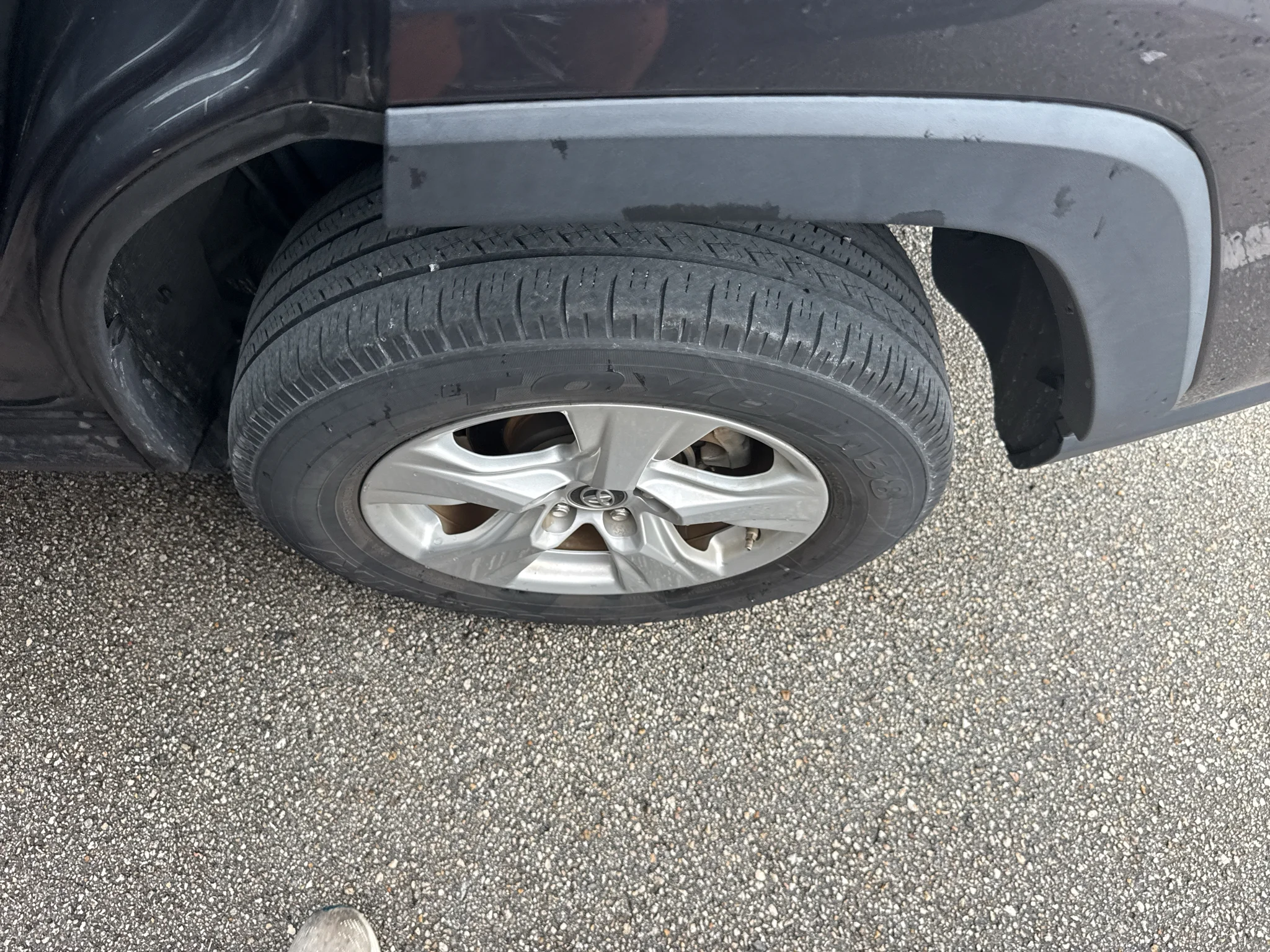 Used 2019 Magnetic Gray Metallic Toyota XLE image 5